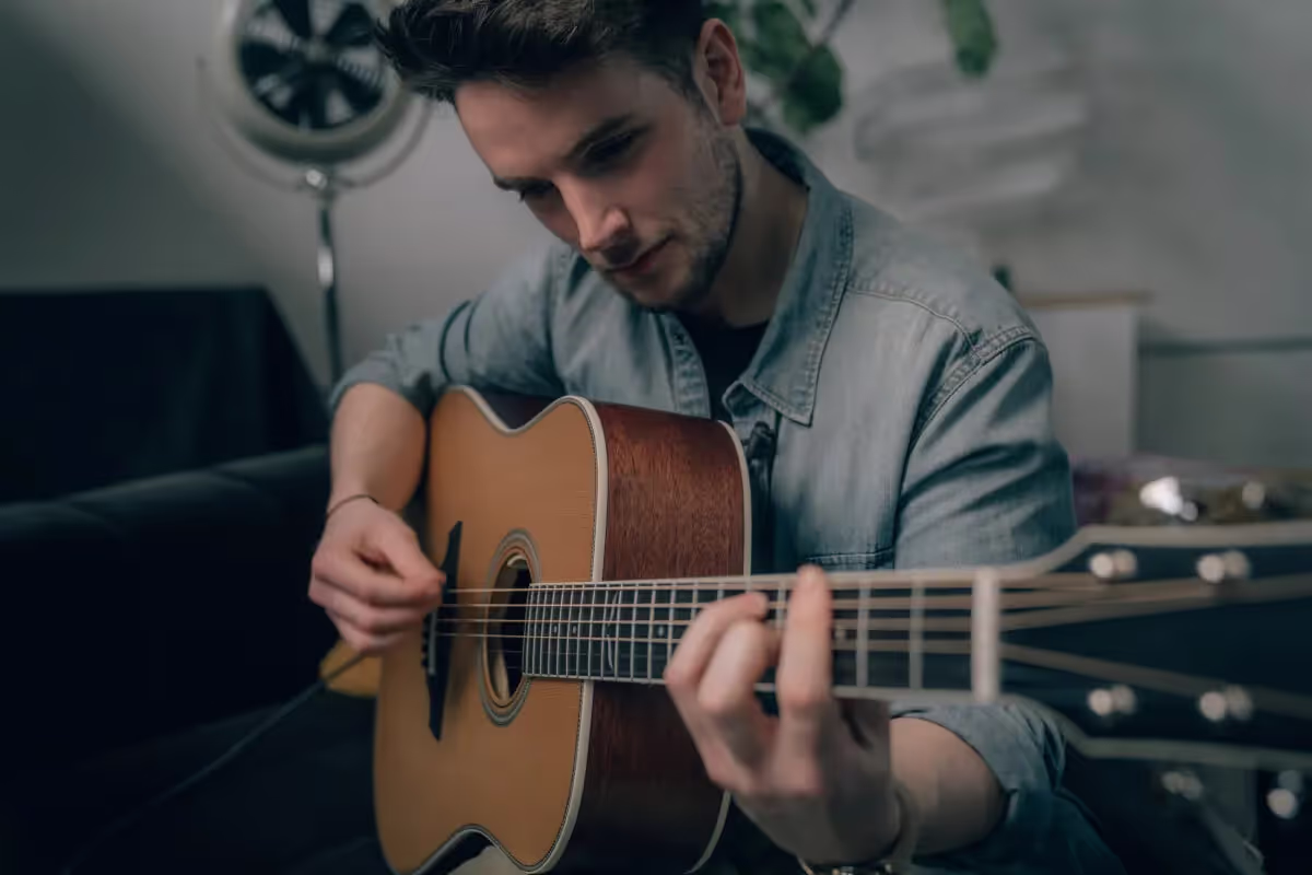 8 Quick Tips for Beginner Guitarists: Accelerate Your Progress Today!